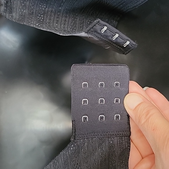 Uniqlo beautiful black eyelet lace wireless bra, 34/36DDD - Picture 5 of 7